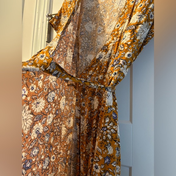 Old Navy Wrap Dress - Picture 4 of 6